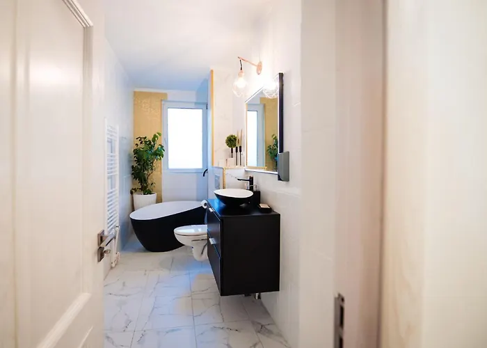 Complex Omnia - Apartamente Husi